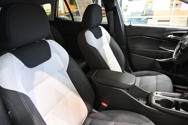 Used 2024 Chevrolet Trax LS w/ LS Convenience Package FWD image 8