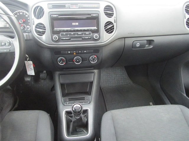 Used 2013 Volkswagen Tiguan S image 17