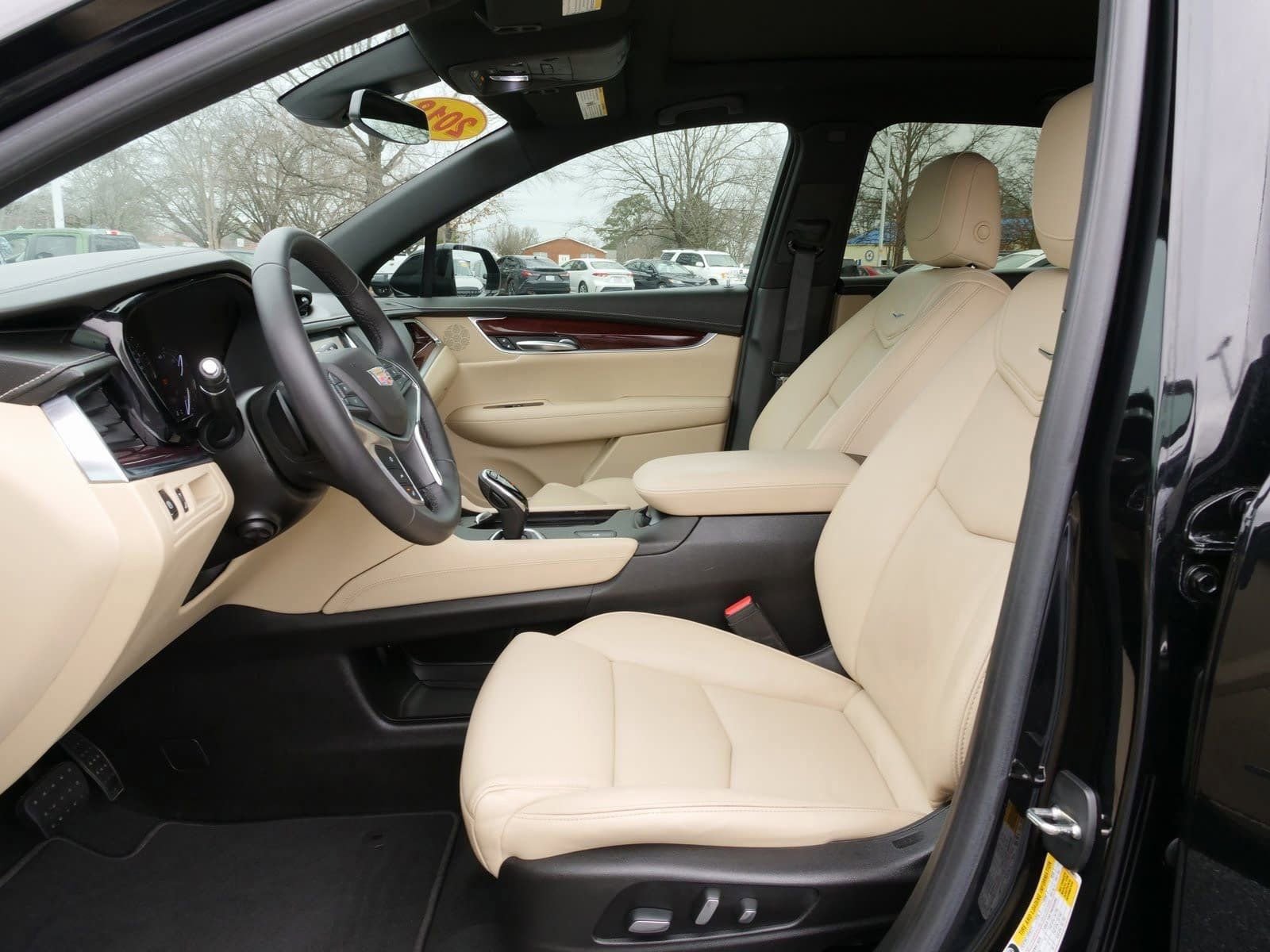 Used 2018 Cadillac XT5 Luxury w/ Driver Awareness Package image 16