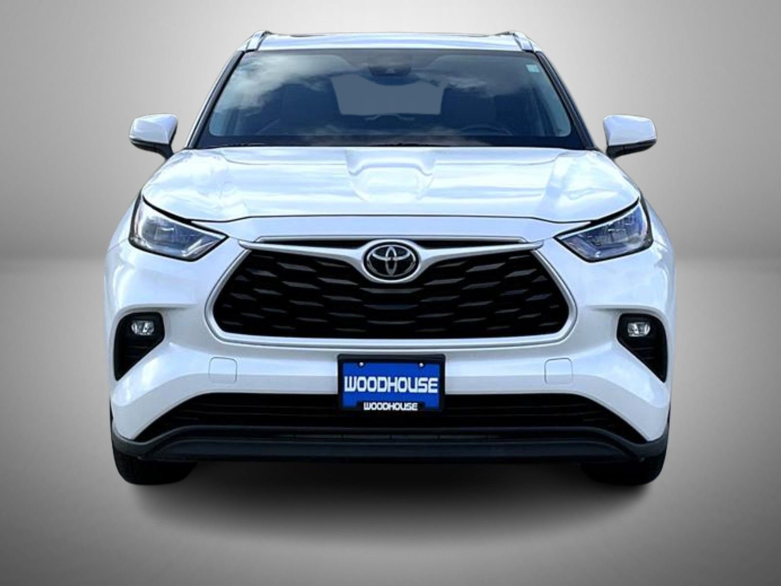 Used 2020 Toyota Highlander XLE image 2