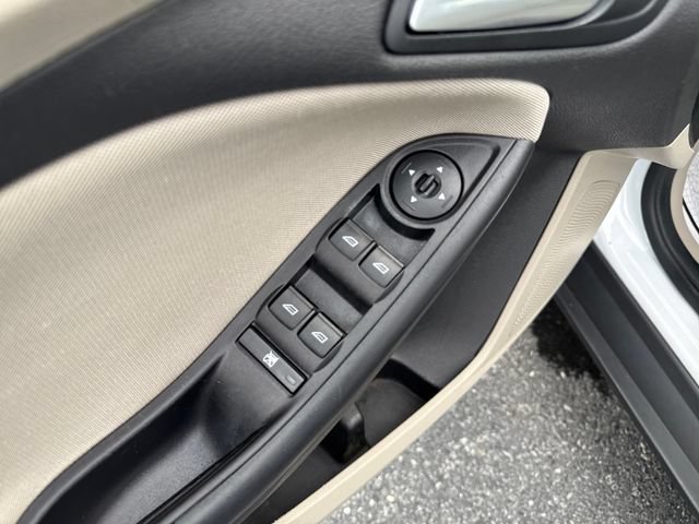 Used 2017 Ford Focus SE w/ Interior Protection Package FWD image 12