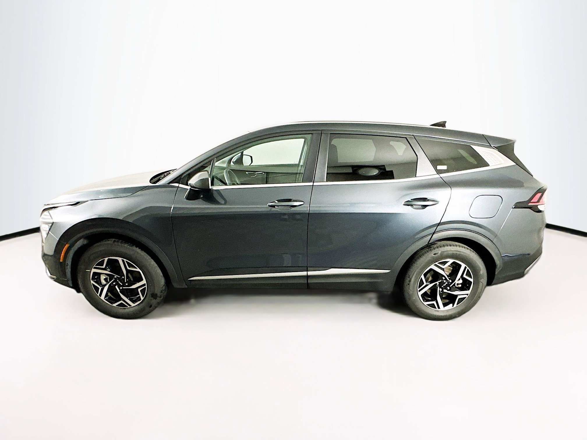 Used 2025 Kia Sportage LX AWD/4WD image 4