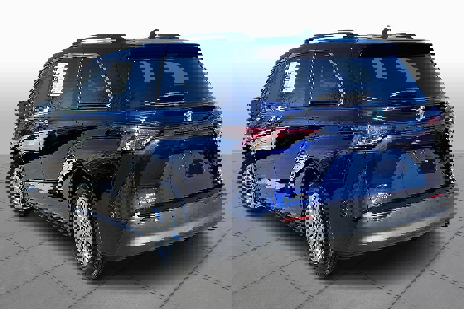 Used 2025 Toyota Sienna XLE w/ XLE Plus Package image 12