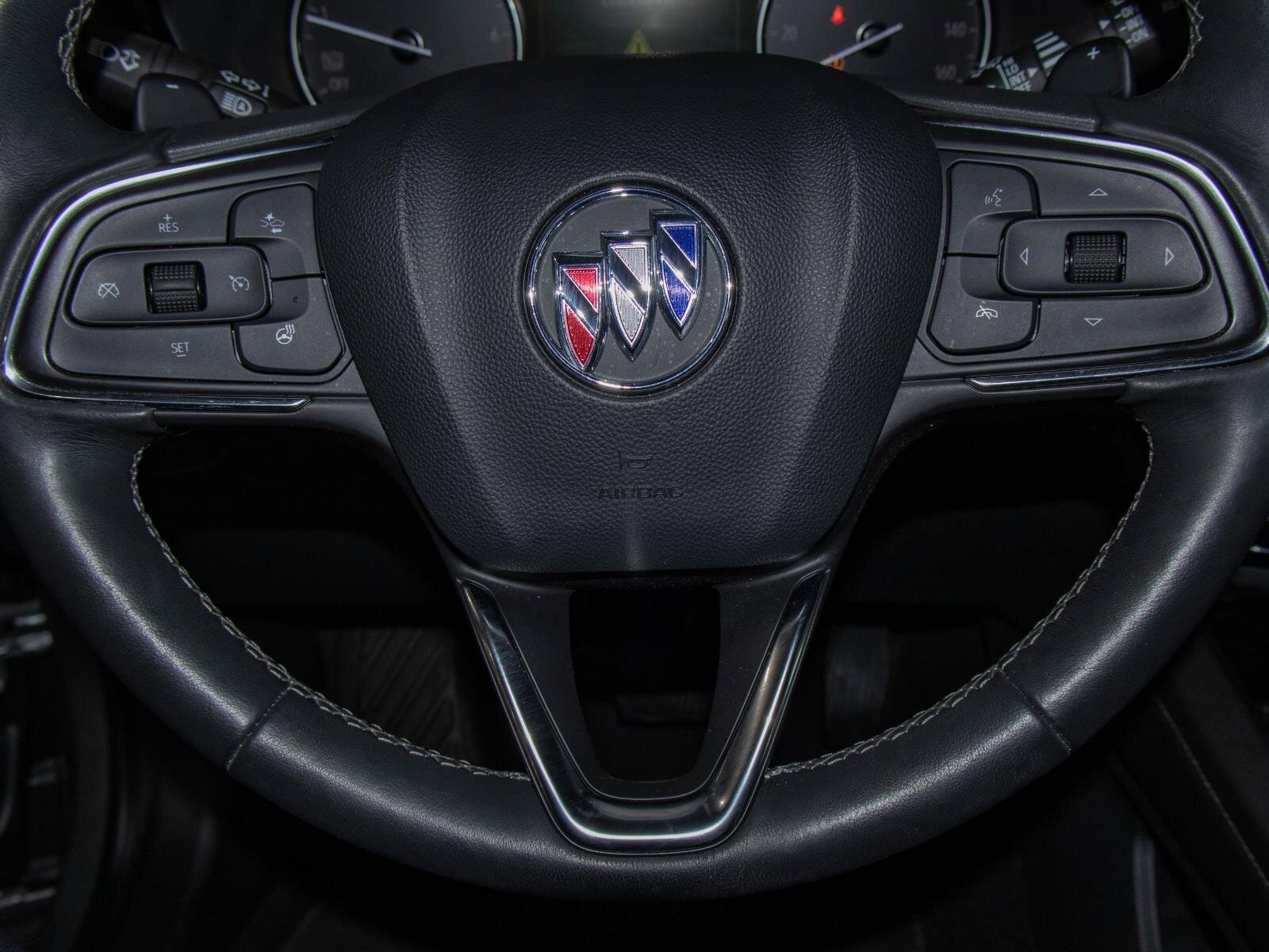 Used 2023 Buick Envision Essence image 11