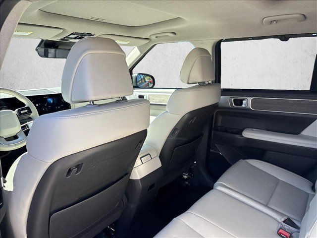 Used 2025 Hyundai Santa Fe Limited FWD image 21