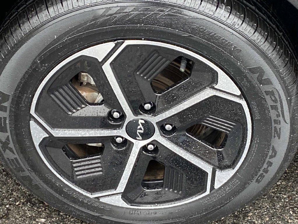 Used 2024 Kia Niro EX FWD image 28