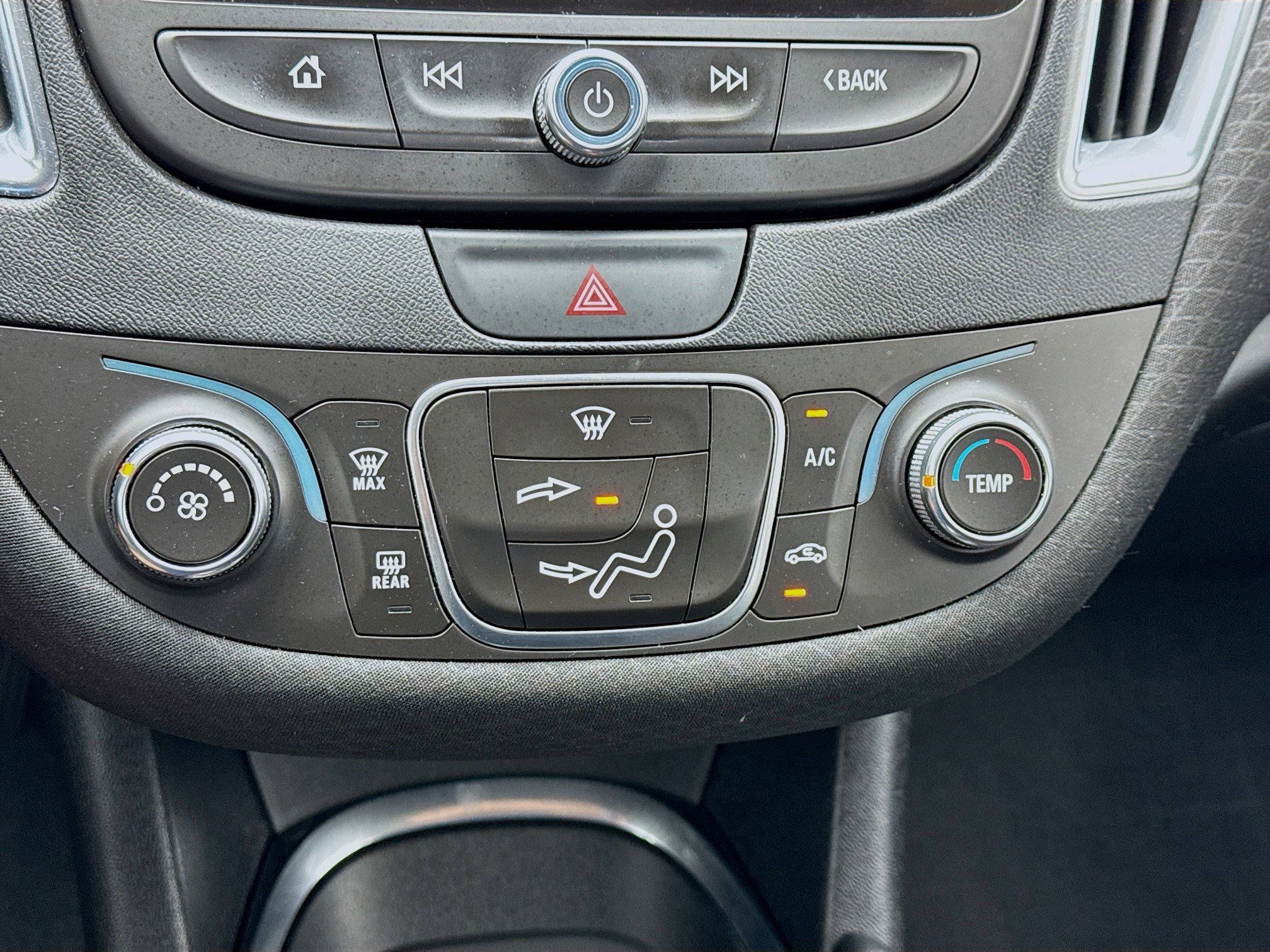 Used 2018 Chevrolet Malibu LT w/ Driver Confidence Package image 12