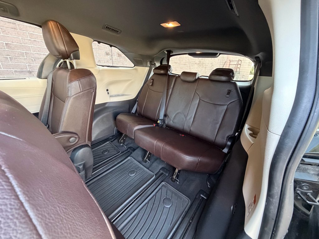 Used 2022 Toyota Sienna Platinum w/ Protection Package (TMS) image 11