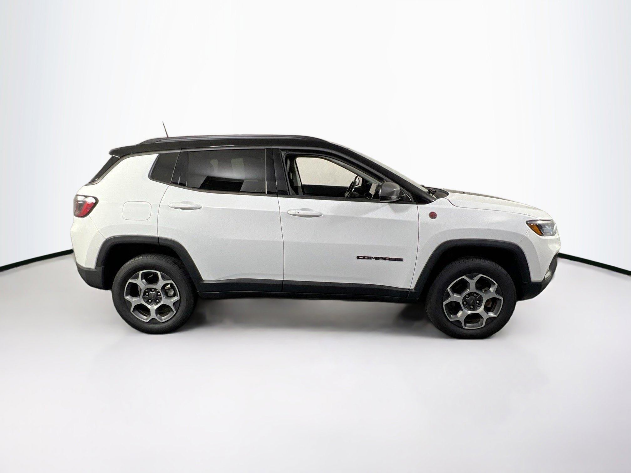 Used 2022 Jeep Compass Trailhawk w/ Trailhawk Convenience Group image 4