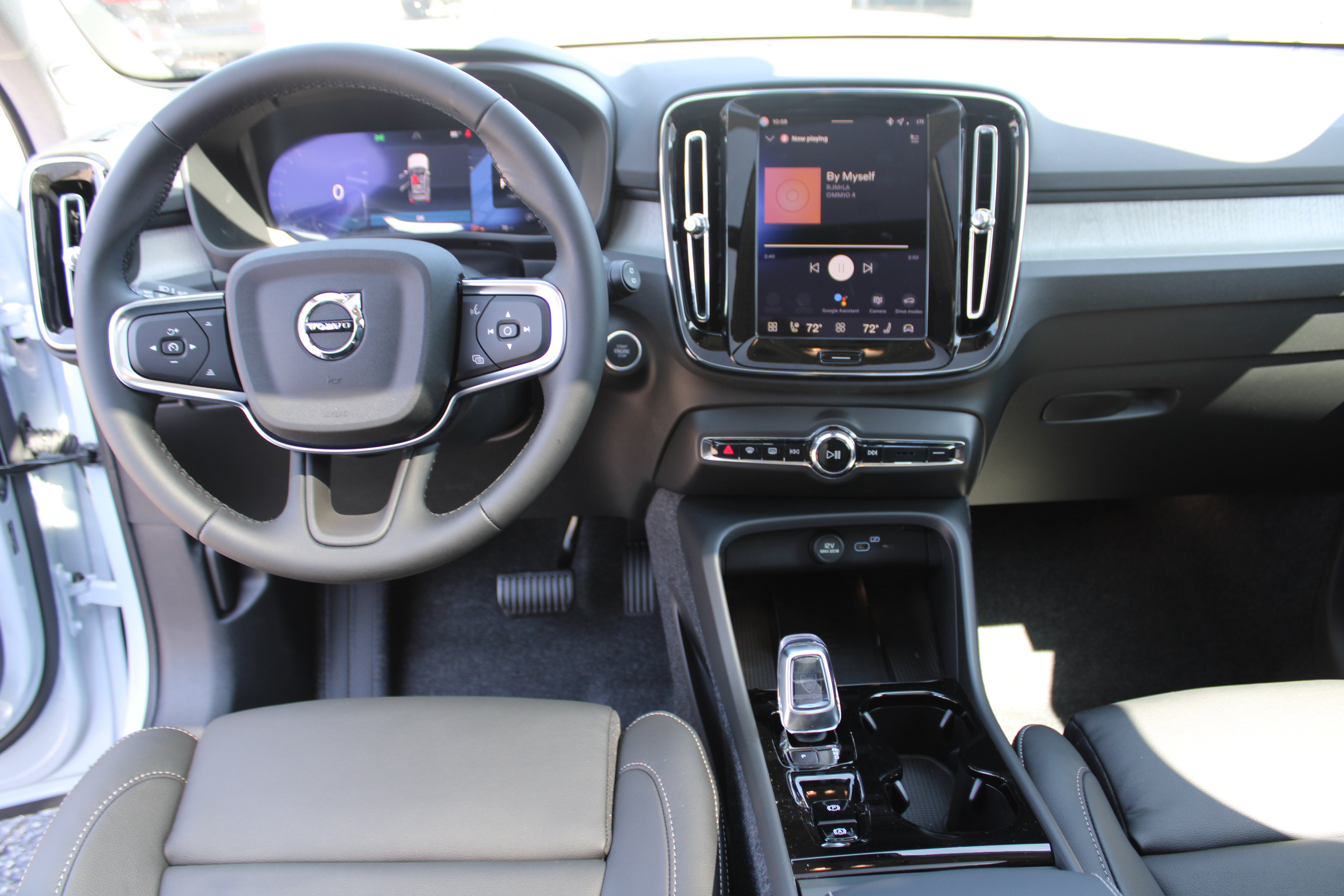 Used 2026 Volvo XC40 B5 Plus w/ Protection Package Premier AWD/4WD image 27