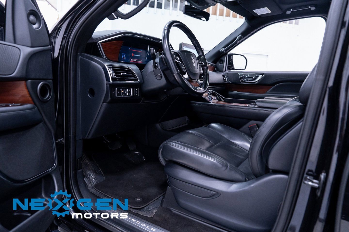 Used 2022 Lincoln Navigator Reserve image 23