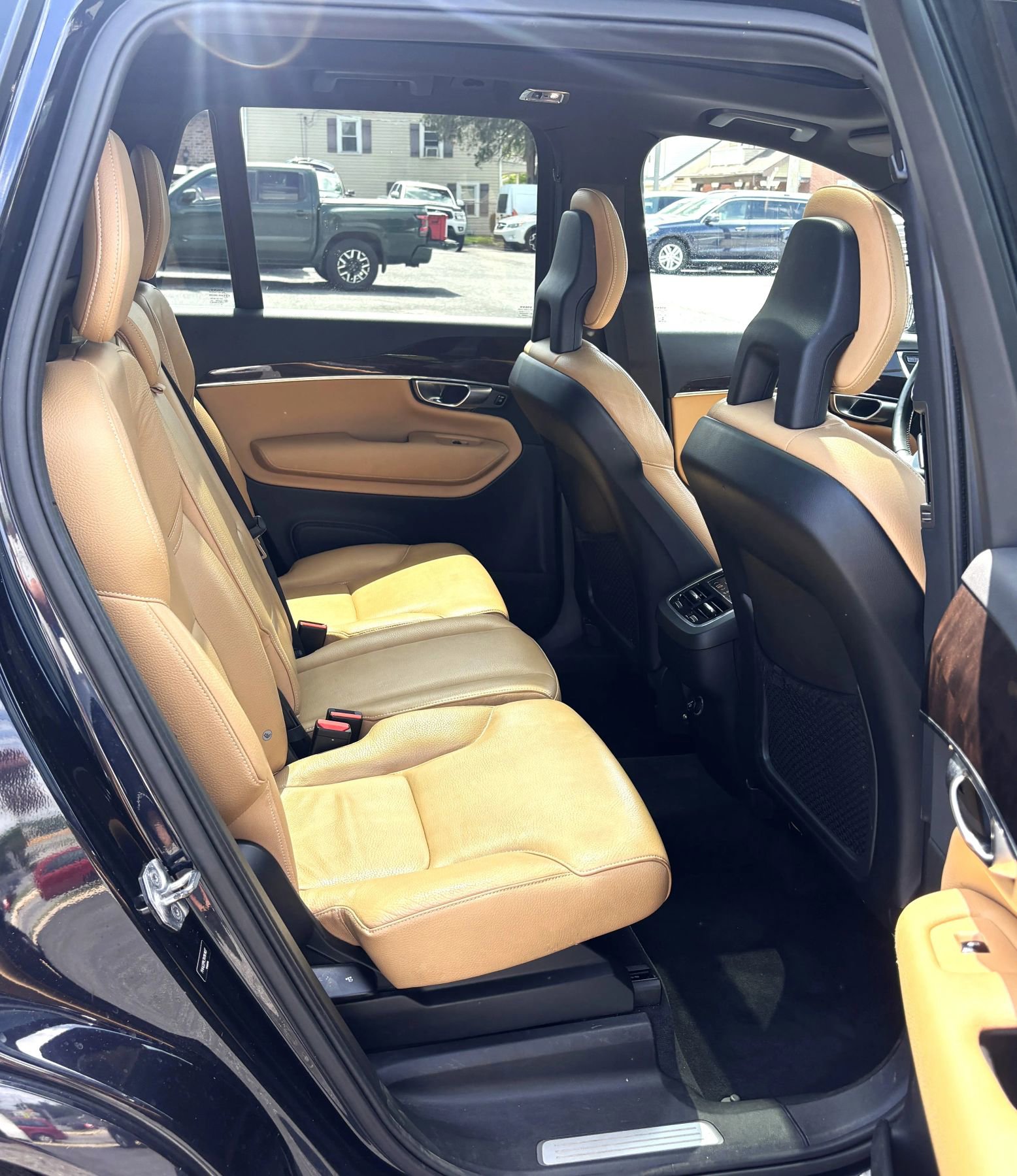 Used 2017 Volvo XC90 T6 Momentum w/ Vision Package AWD/4WD image 9