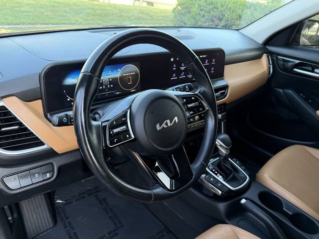 Used 2024 Kia Seltos EX FWD image 12
