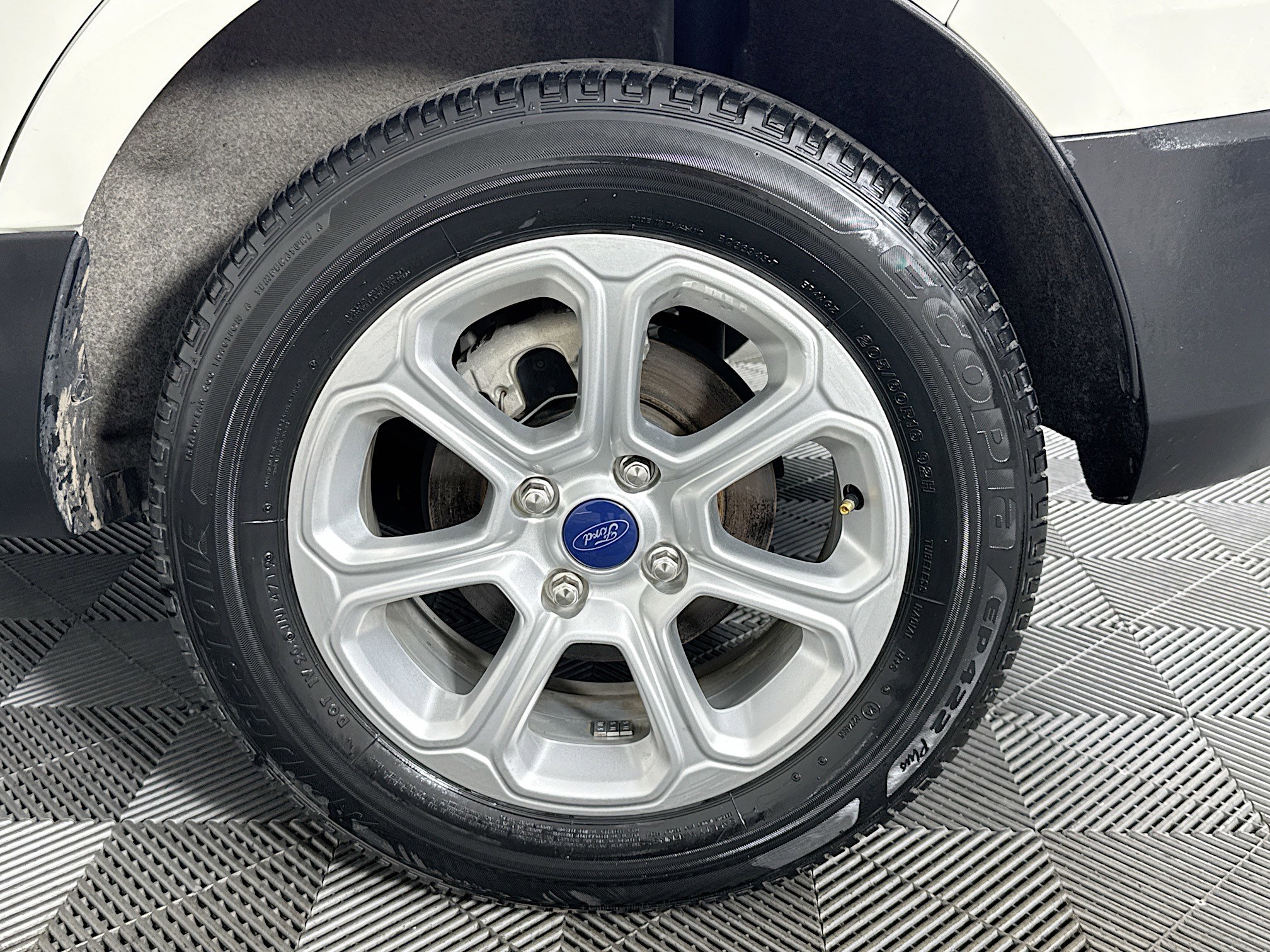 Used 2020 Ford EcoSport SE w/ SE Convenience Package image 36