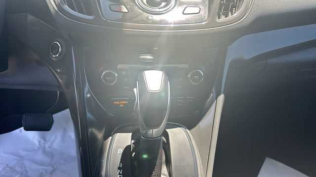 Used 2015 Ford Escape Titanium w/ Equipment Group 301A AWD/4WD image 21