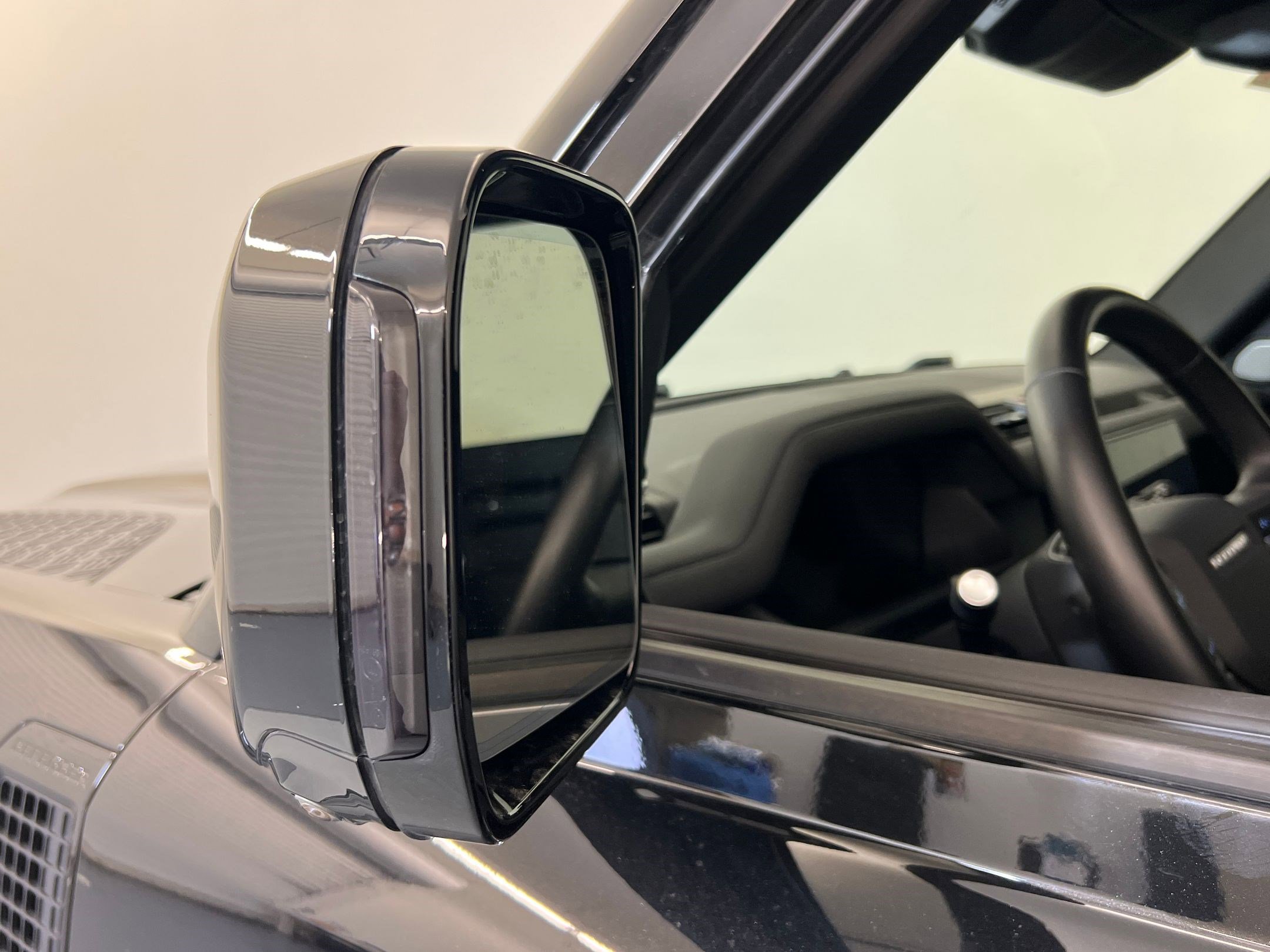 Used 2024 Land Rover Defender 130 X-Dynamic SE image 21