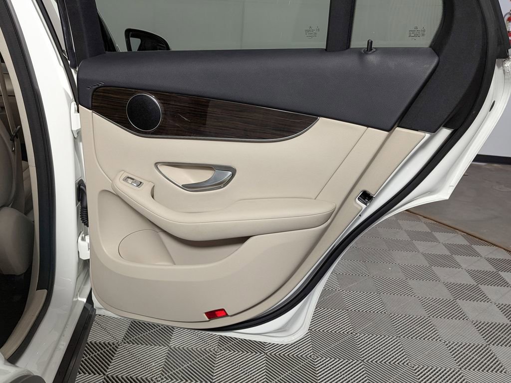 Used 2019 Mercedes-Benz GLC 300 4MATIC image 37