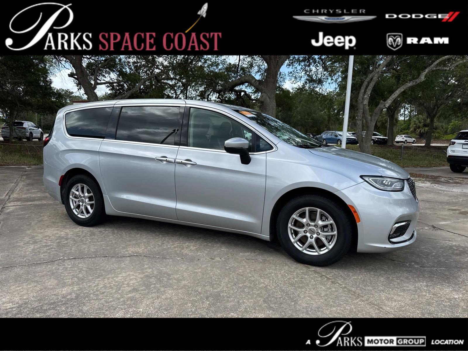 Certified 2023 Chrysler Pacifica Touring-L