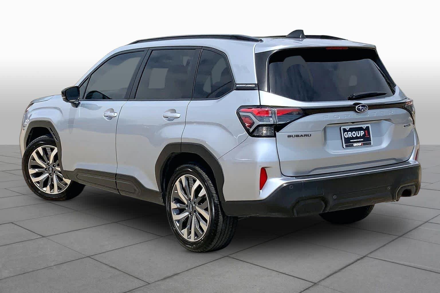 Used 2025 Subaru Forester Touring AWD/4WD image 11
