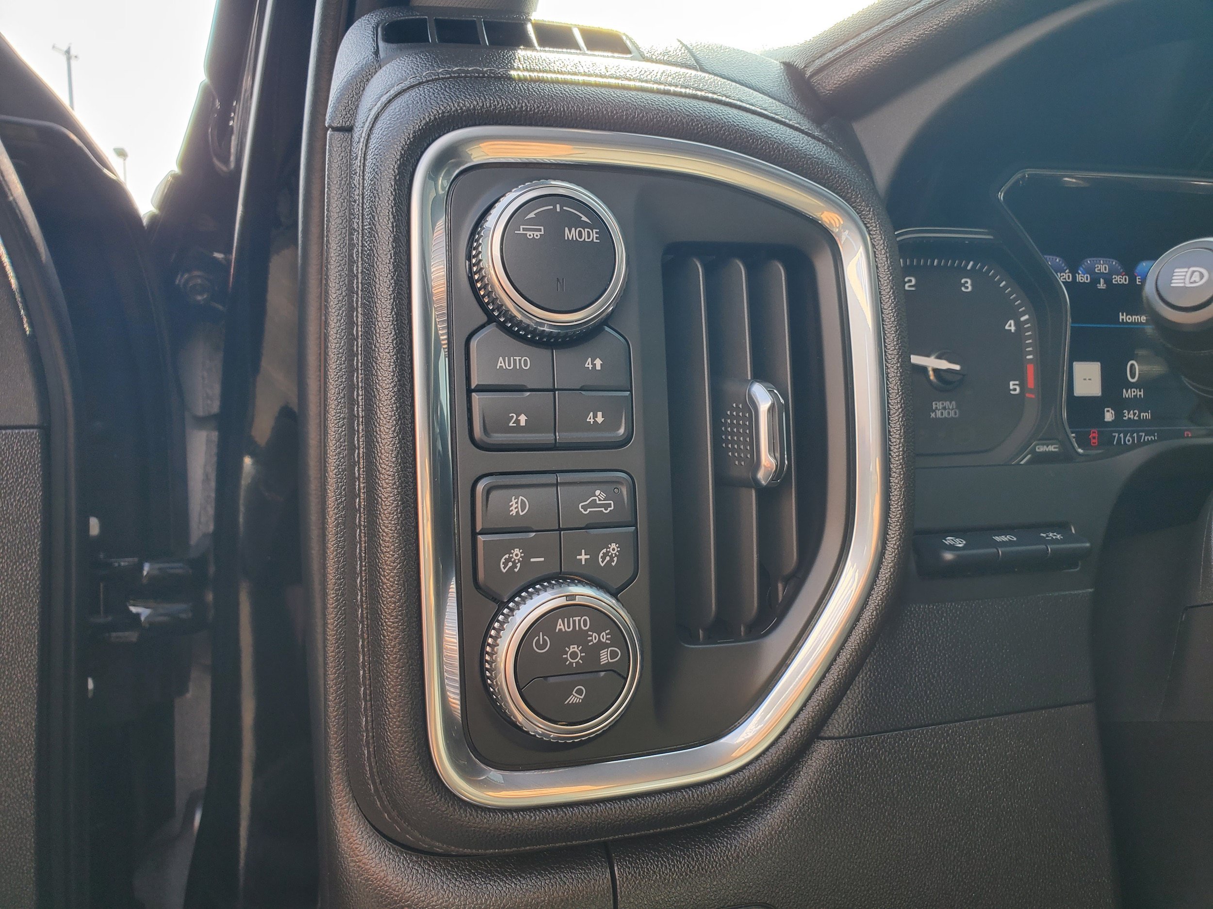 Used 2023 GMC Sierra 2500 Denali w/ Denali Ultimate Package AWD/4WD image 17