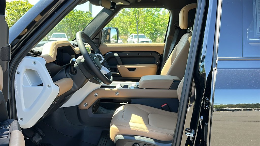 New 2025 Land Rover Defender 110 X-Dynamic SE image 10