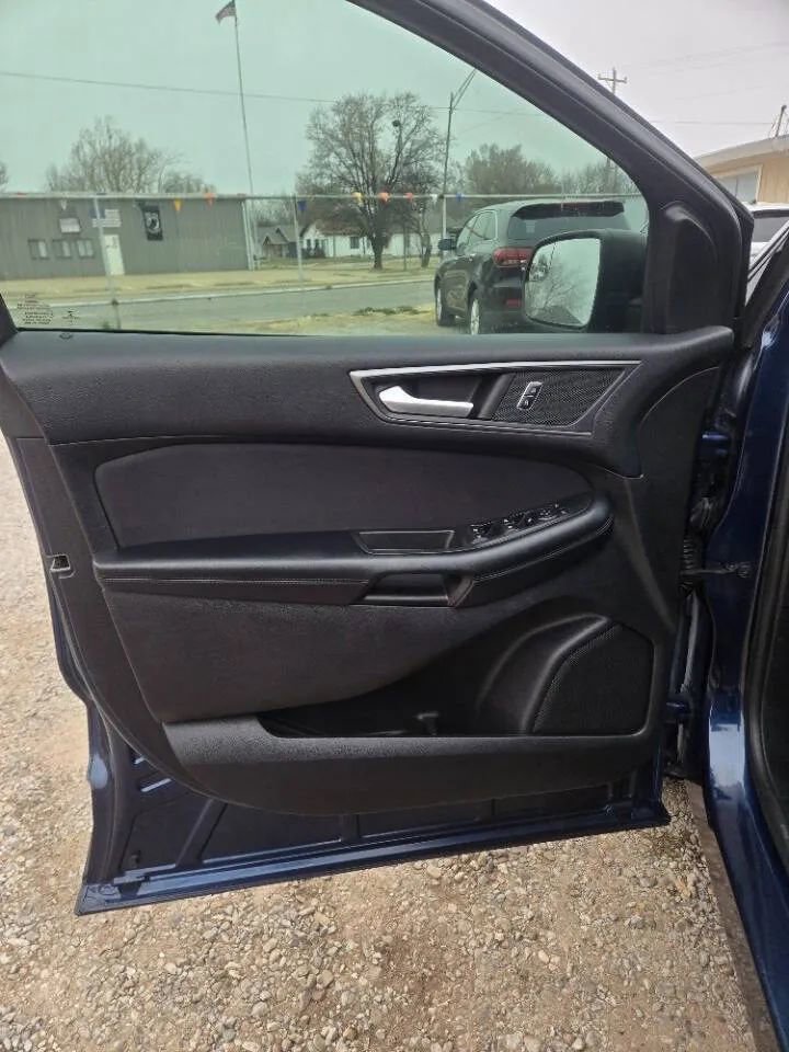 Used 2017 Ford Edge SE w/ Cargo Accessory Package FWD image 14