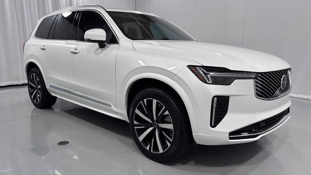Certified 2025 Volvo XC90 B5 Core w/ Protection Package AWD/4WD image 4