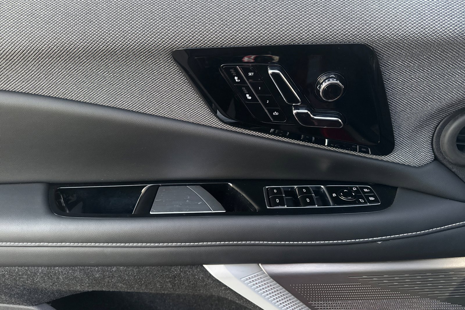 Certified 2025 Cadillac Optiq Luxury 1 image 10