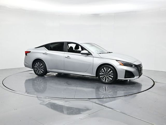 Used 2023 Nissan Altima 2.5 SV image 3