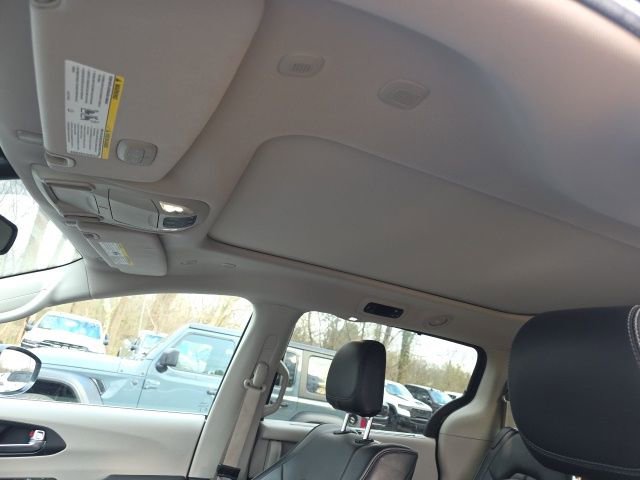 Used 2020 Chrysler Pacifica Limited w/ Tire & Wheel Group image 13