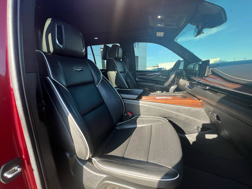 Used 2022 Cadillac Escalade Premium Luxury w/ LPO, Radiant Package RWD image 17
