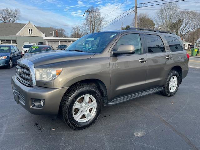 Used 2013 Toyota Sequoia SR5 image 2