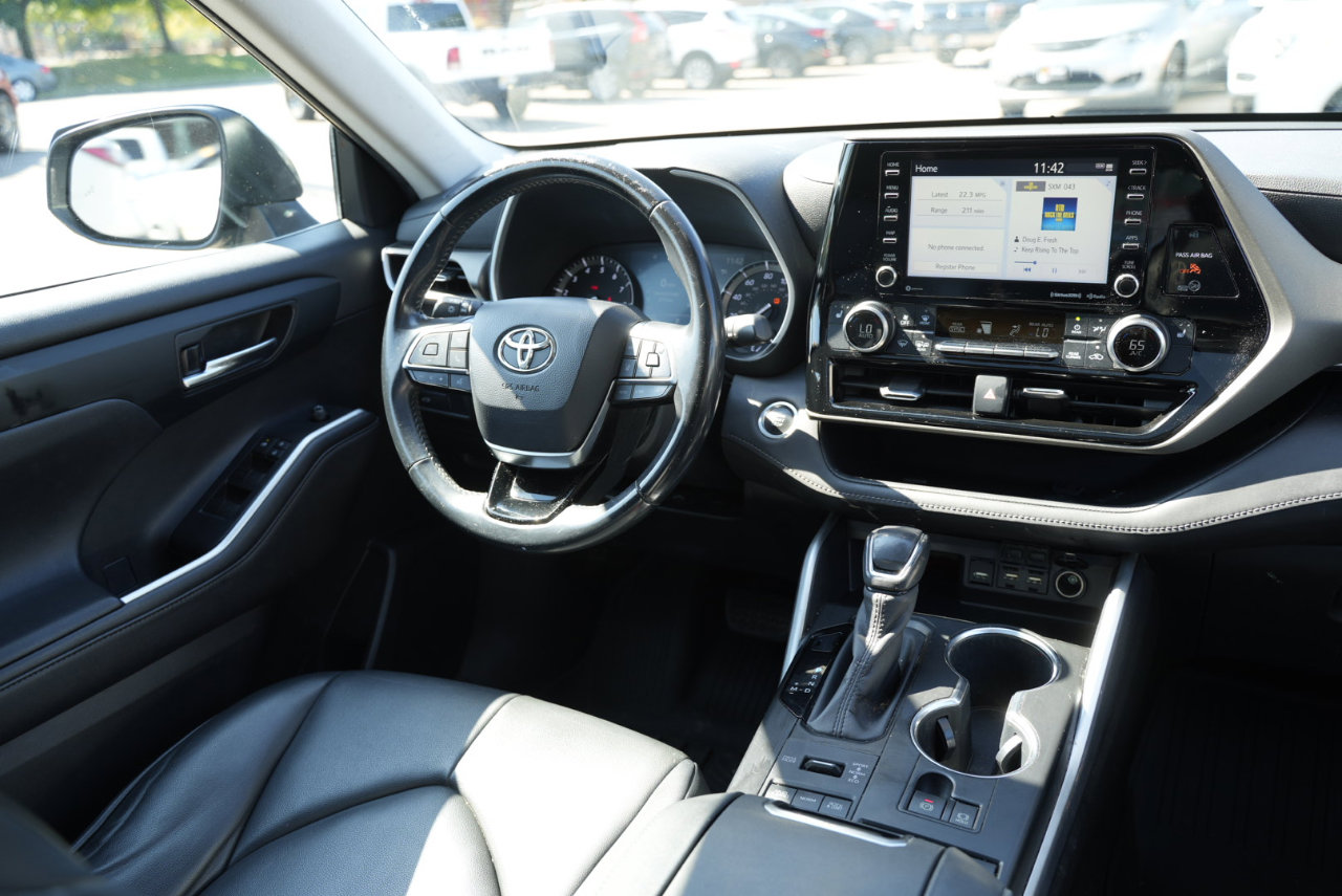 Used 2020 Toyota Highlander XLE image 27