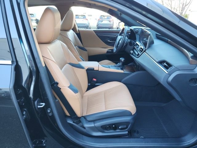 Used 2022 Lexus ES 300h w/ Luxury Package image 25