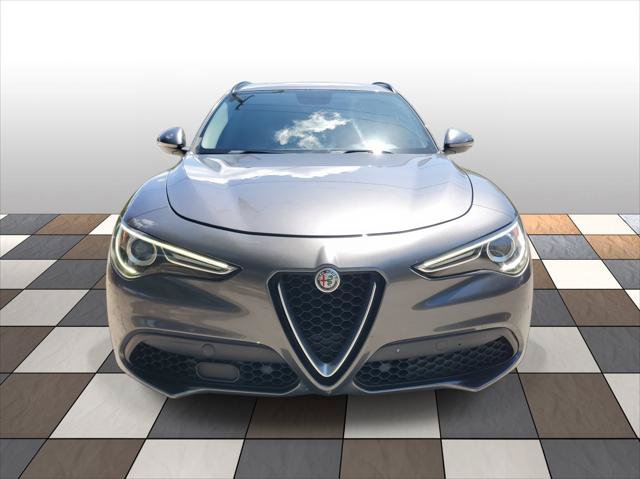 Used 2018 Alfa Romeo Stelvio Sport w/ Quick Order Package 22J Sport AWD/4WD image 2