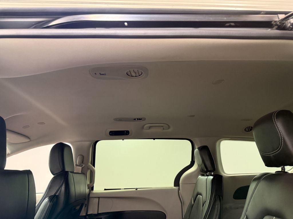 Used 2024 Chrysler Pacifica Touring-L image 52