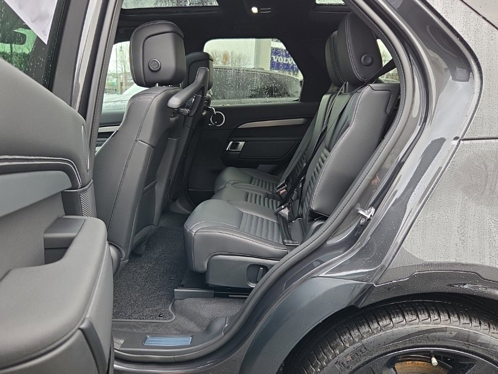 New 2026 Land Rover Discovery Limited Edition image 5