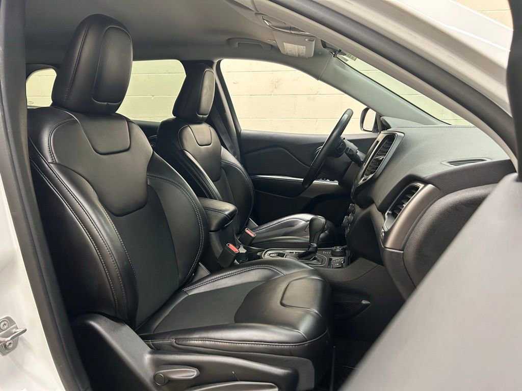 Used 2019 Jeep Cherokee Latitude Plus w/ Cold Weather Group image 10