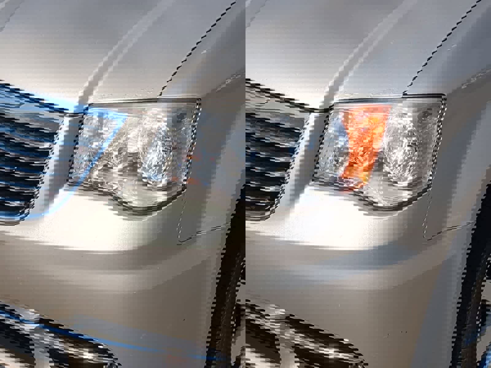 Used 2013 Chrysler Town & Country Touring image 11