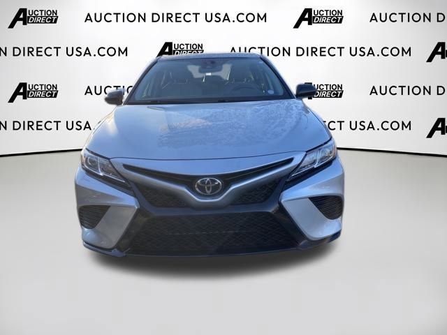Used 2020 Toyota Camry SE image 2