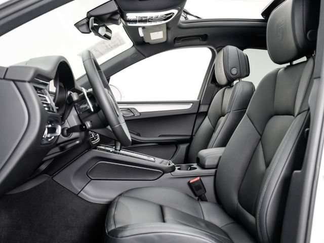 Certified 2026 Porsche Macan AWD/4WD image 8