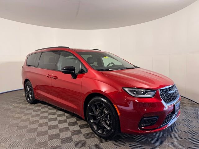 Used 2025 Chrysler Pacifica Limited