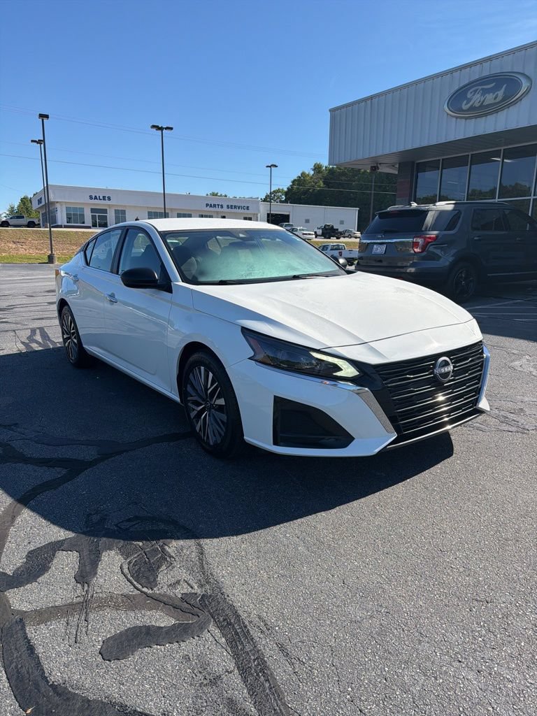Used 2025 Nissan Altima 2.5 SV FWD image 4