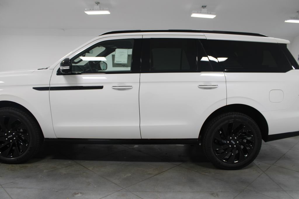 New 2025 Lincoln Navigator Reserve w/ Jet Appearance Package image 5