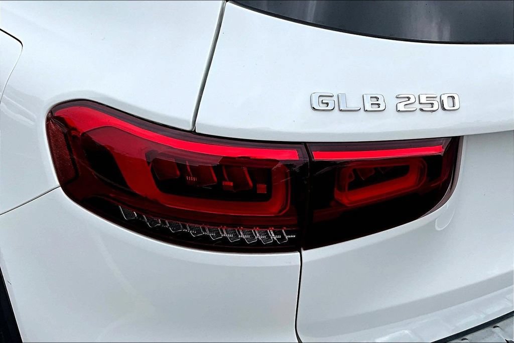 Used 2022 Mercedes-Benz GLB 250 4MATIC image 23