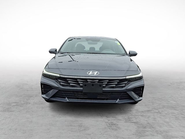 Used 2024 Hyundai Elantra SEL w/ Convenience Package image 2