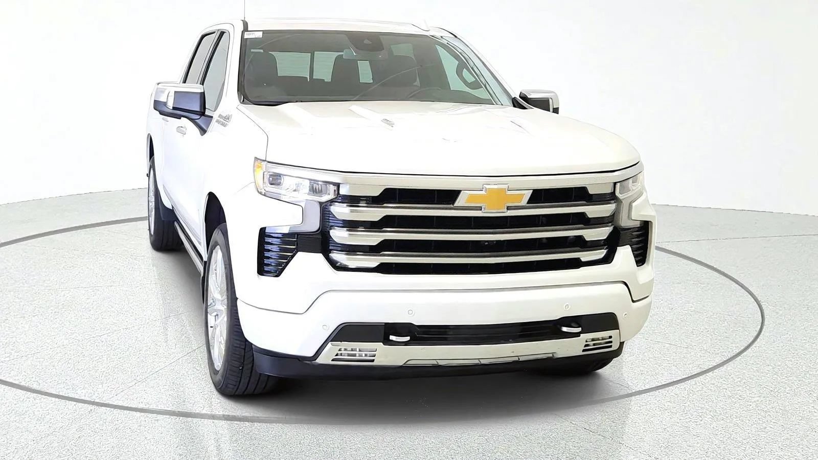 Used 2023 Chevrolet Silverado 1500 High Country w/ High Country Premium Package AWD/4WD image 2