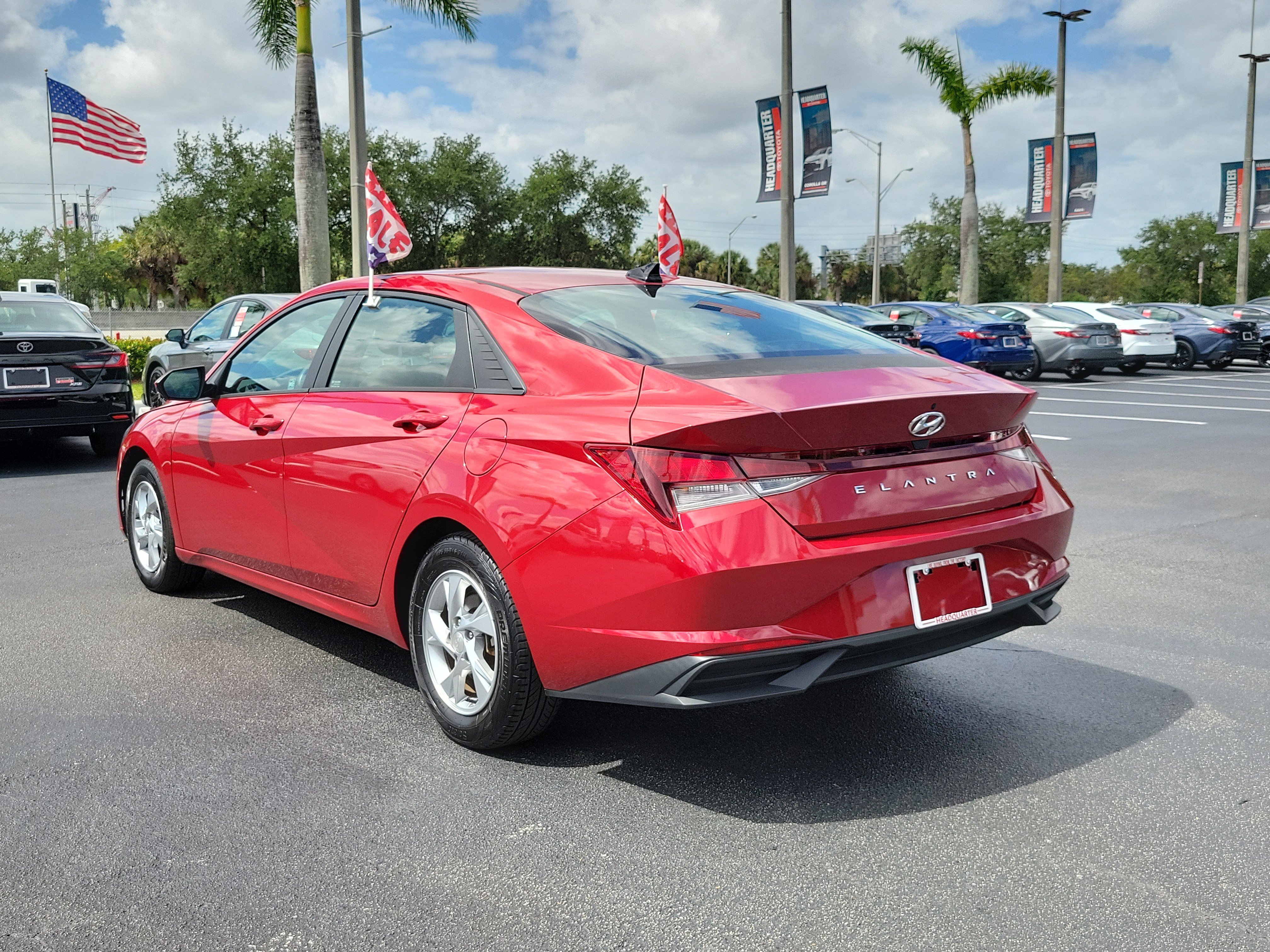 Used 2021 Hyundai Elantra SE w/ Cargo Package FWD image 8