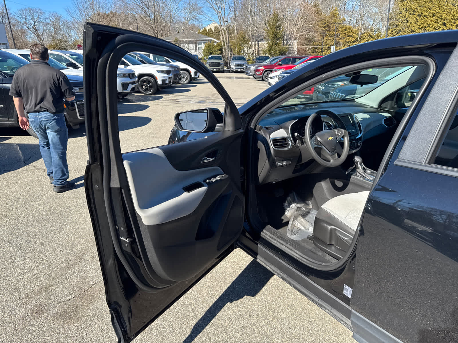 Used 2023 Chevrolet Equinox LS w/ Midnight Edition image 11