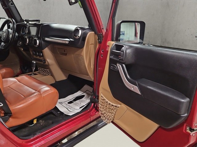 Used 2012 Jeep Wrangler Unlimited Sahara w/ Connectivity Group image 17